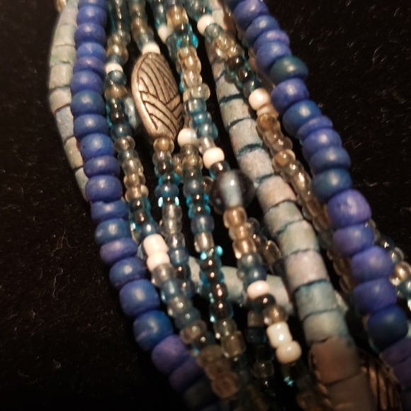 Blue seed and silver tone layered necklace - Picture 8 of 9